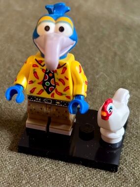 "Gonzo" The Muppets (Minifigure with Stand, Accessories & Pamphlet) coltm04